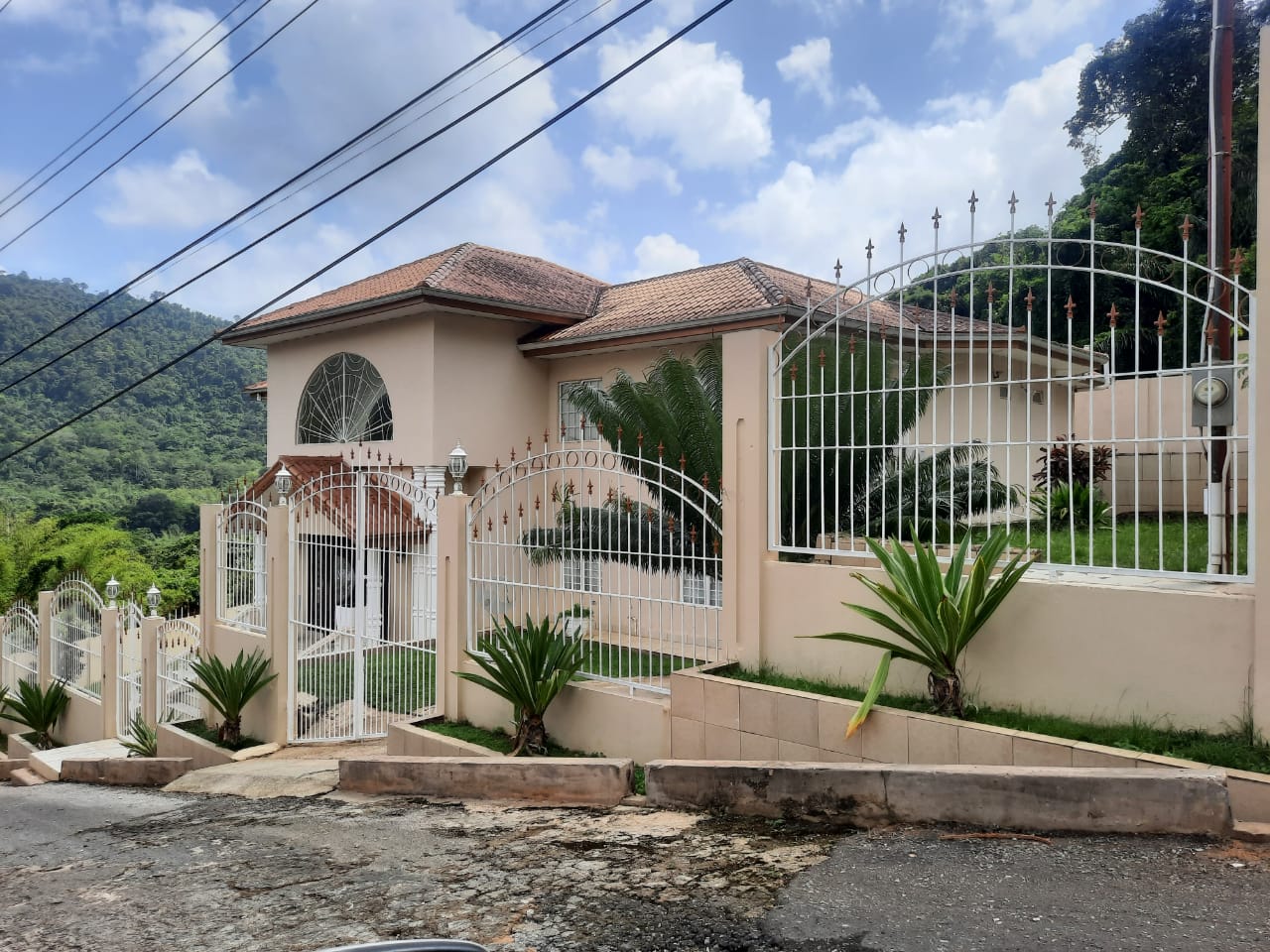 SANTA CRUZ - HOLOLO HEIGHTS 4 ..