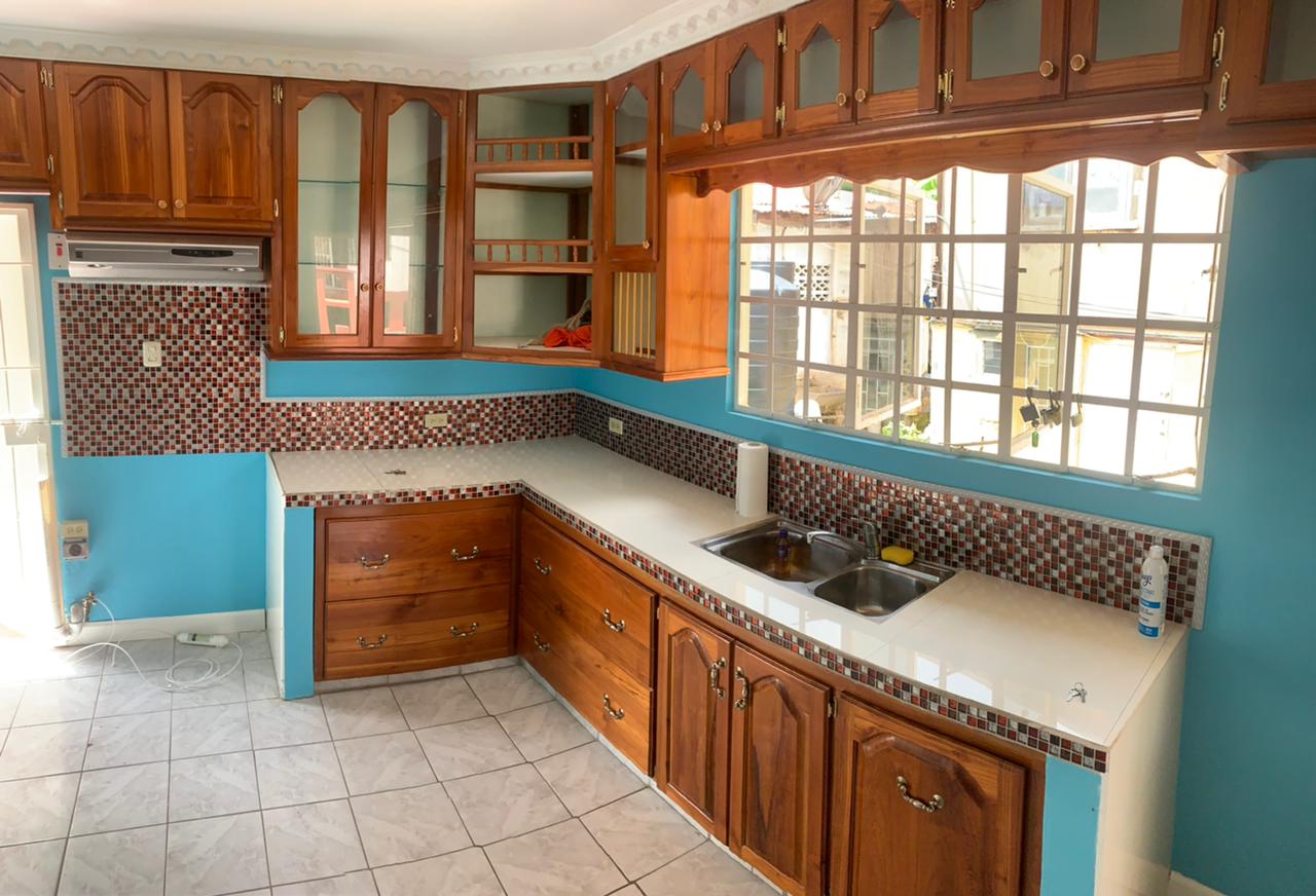 UNFURNISHED THREE BEDROOM APAR..