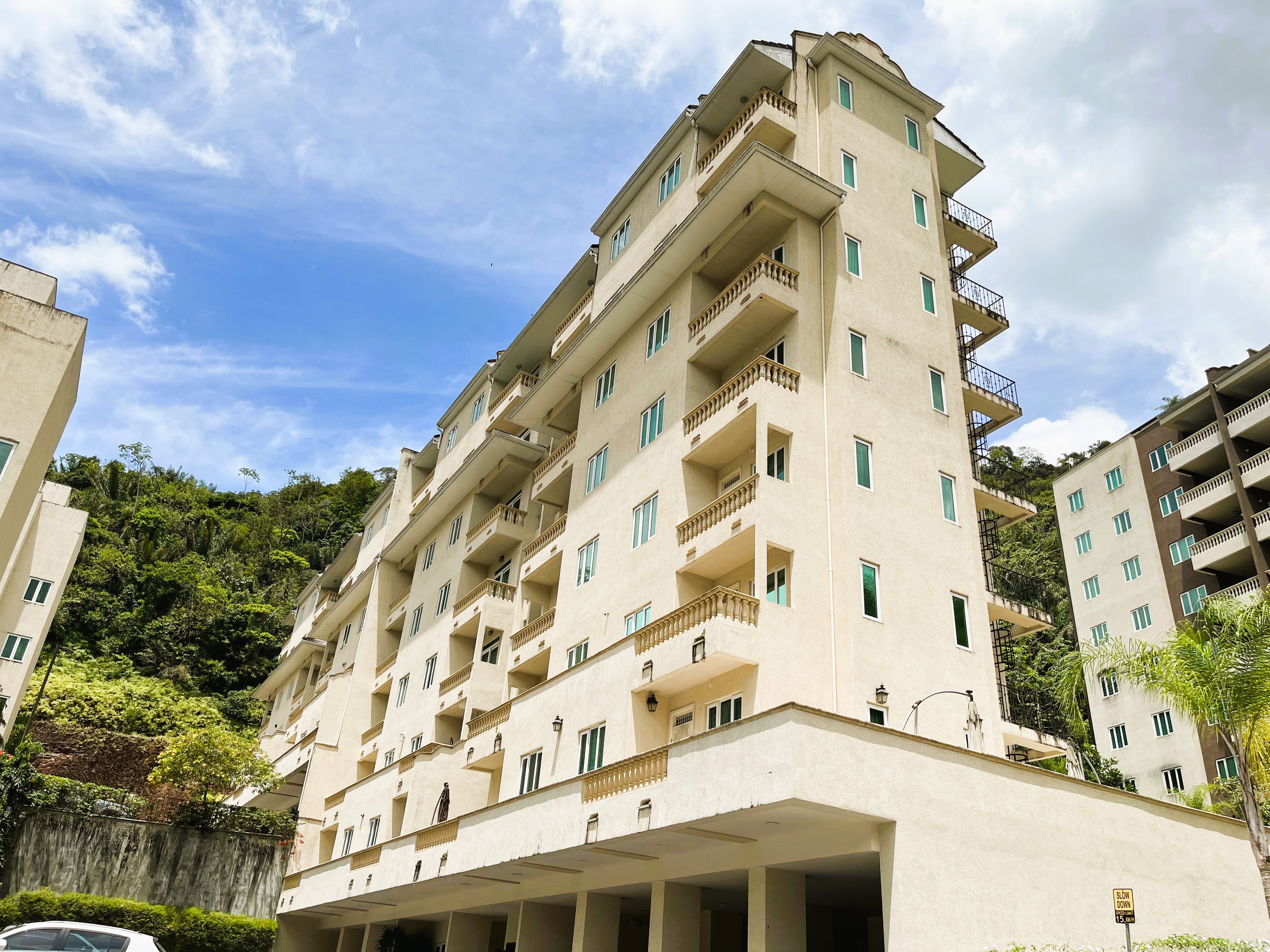 FOR SALE: MARAVAL, LA RIVE