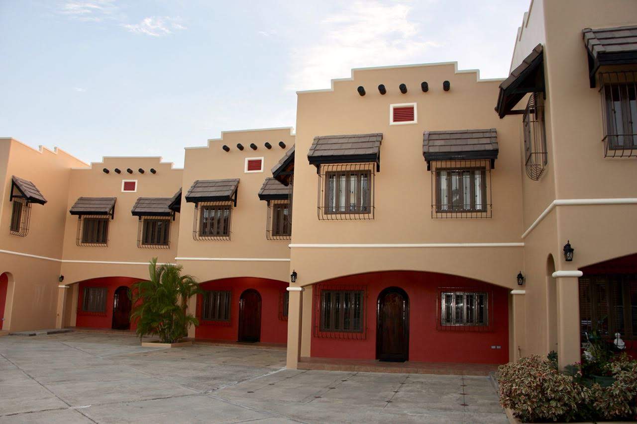 FOR RENT: MARAVAL, TREE TOPS