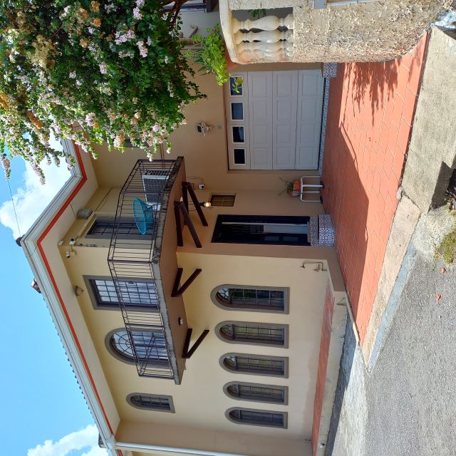 SOLD -AUZONVILLE HEIGHTS-MODER..