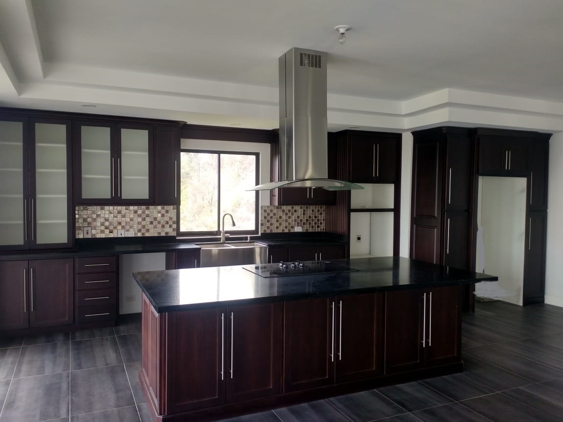 Elizabeth Gardens- 4 bed two-s..