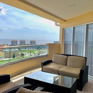 Victoria Keyes  2.4M