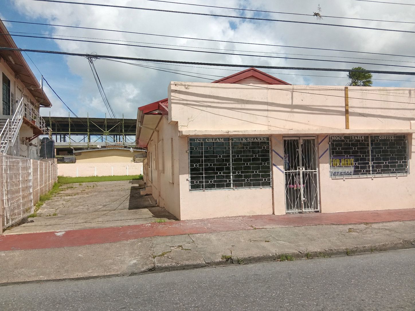 Pro Queen Street, Arima