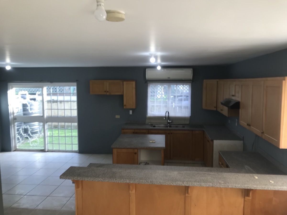 DIAMOND VILLAS - T/HOUSE WITH ..