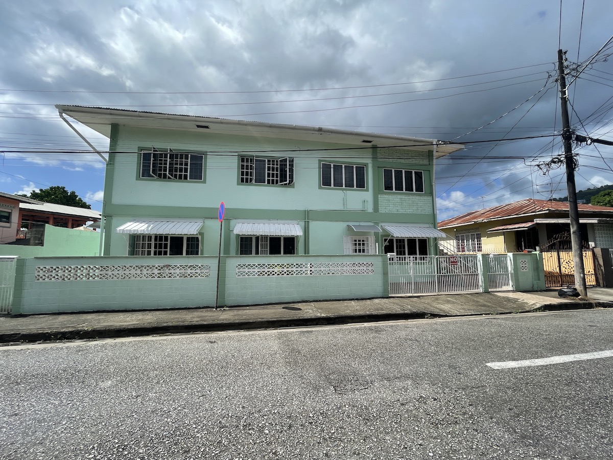 ST. JAMES - UPSTAIRS 2 BED APT