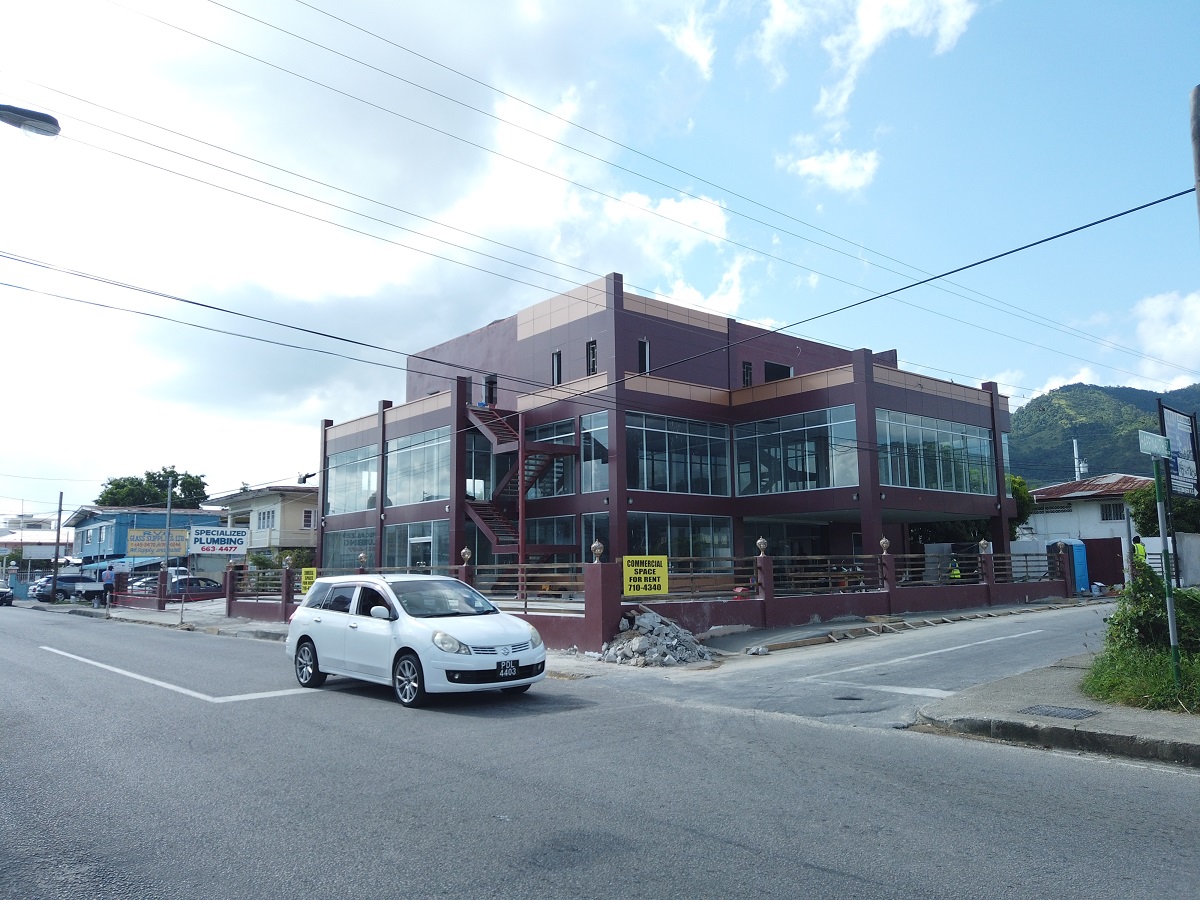 New Modern 3 Storey Building f..