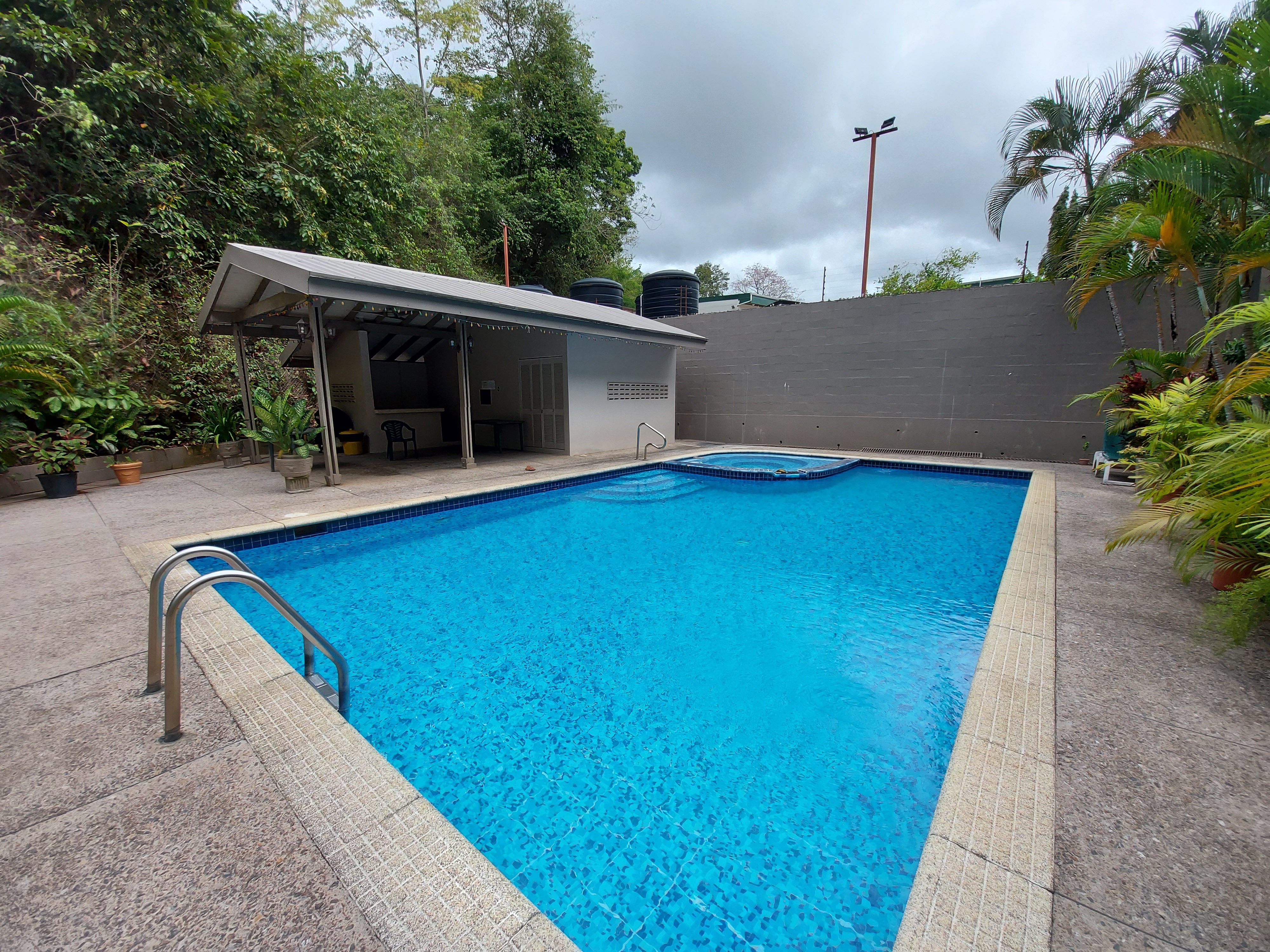 3 bed/ 2 bath  Apartment for S..