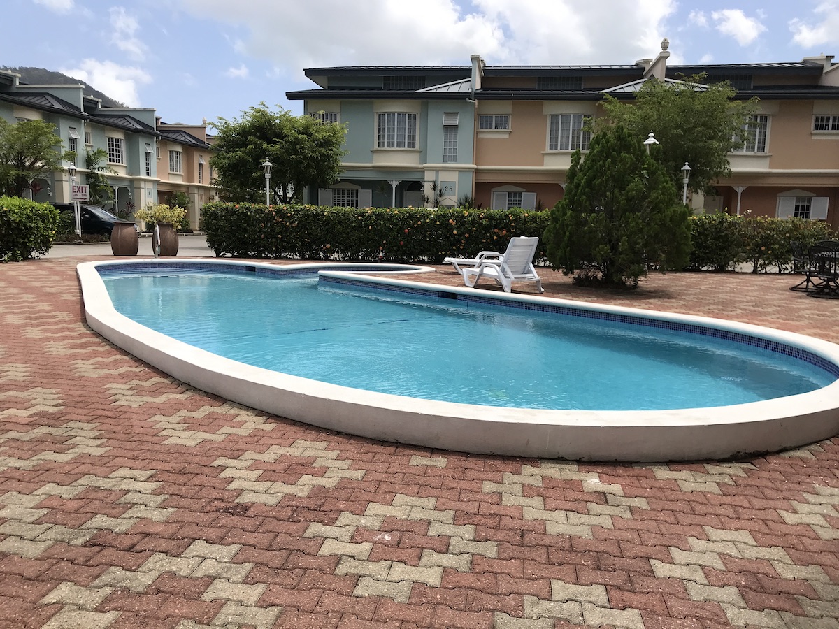 VICTORIA VILLAS - END UNIT