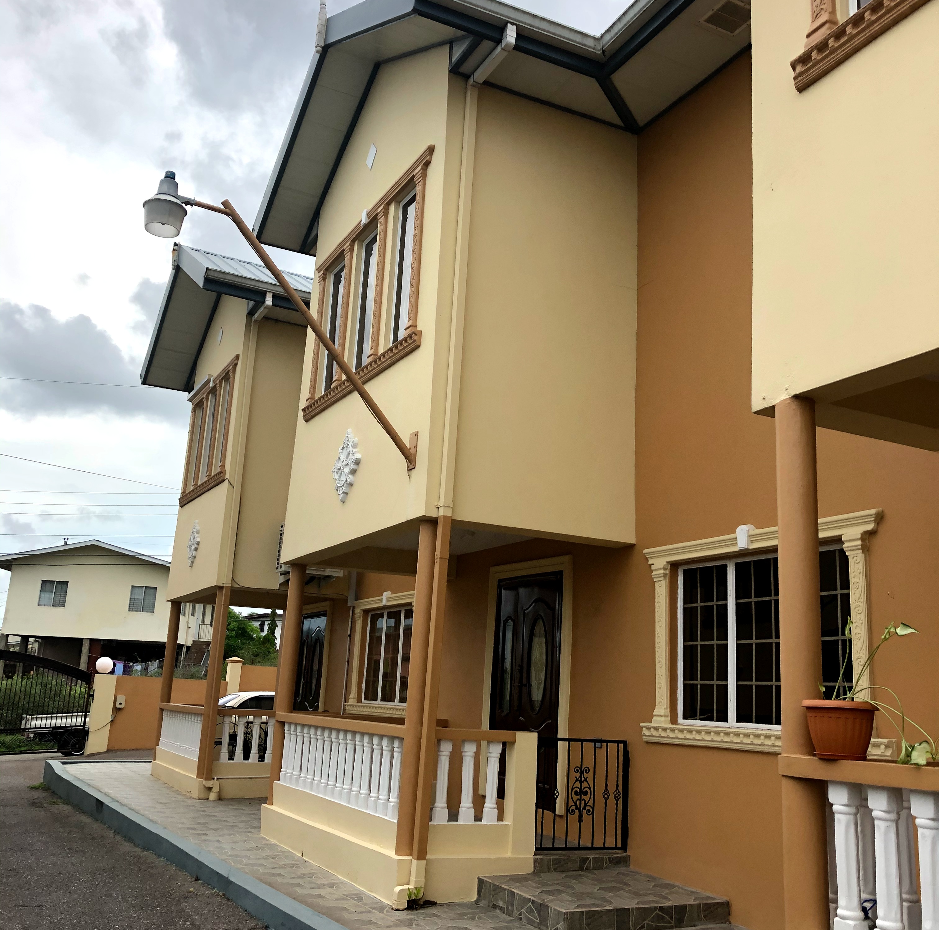 DUNCAN VLG TOWNHOUSE FOR SALE!