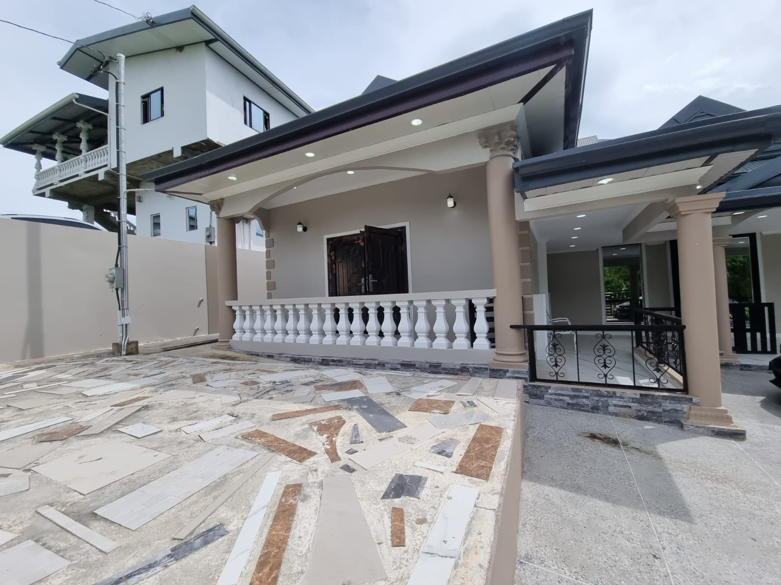 La Romain Three Bedroom House ..