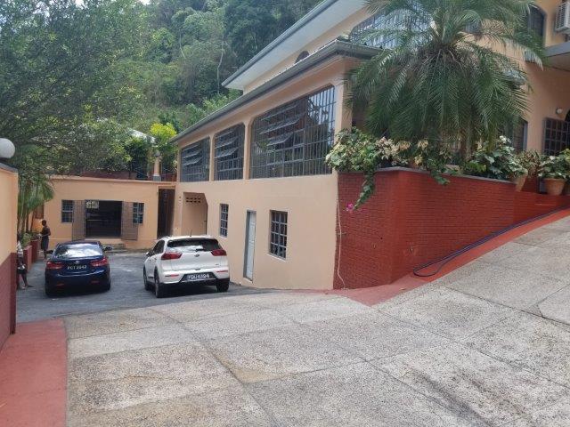 Barry Avenue Hillsboro, Marava..