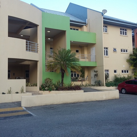 TOWNHOUSE  East Gate on the Gr..