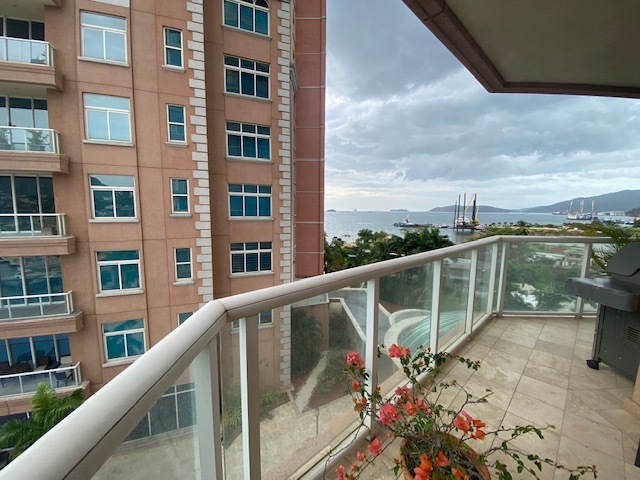 THE RENAISSANCE AT SHORELANDS